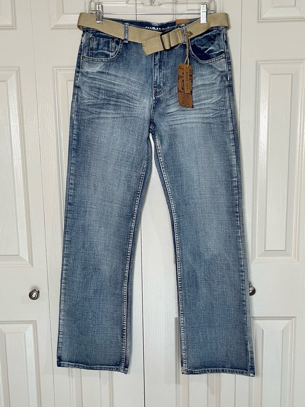 Flypaper NWT Boys Size 18 Bootcut Faded
Wash Jeans With Whiskering Belted